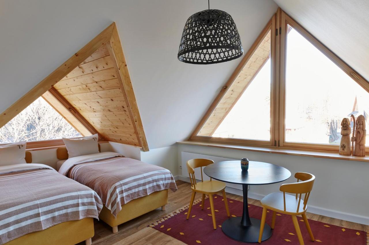 Apartment T9 *